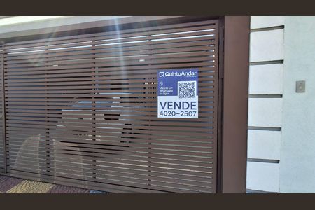 Casa à venda com 231m², 4 quartos e 6 vagasPlaquinha 