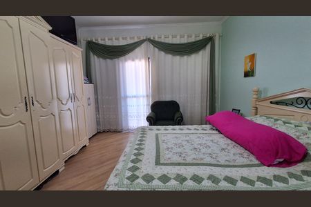 Casa à venda com 231m², 4 quartos e 6 vagasSuíte 