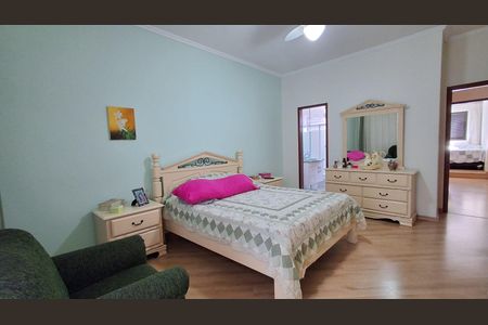 Casa à venda com 231m², 4 quartos e 6 vagasSuíte 