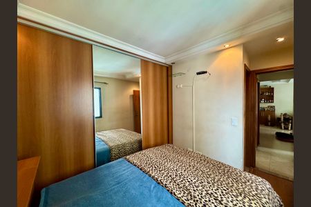 Apartamento à venda com 76m², 3 quartos e 2 vagasQuarto 2