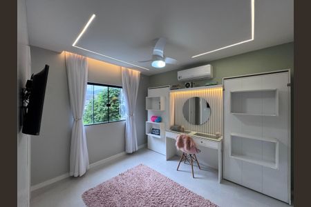 Casa de condomínio à venda com 217m², 3 quartos e 1 vagaSuíte 2