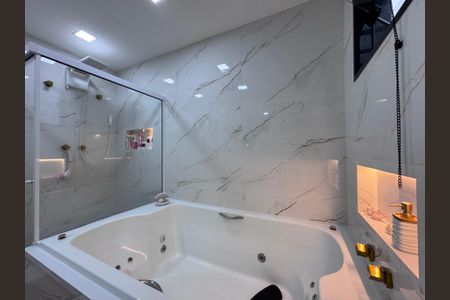 Casa de condomínio à venda com 217m², 3 quartos e 1 vagaSuíte 1 - Banheiro