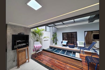 Casa de condomínio à venda com 217m², 3 quartos e 1 vagaÁrea externa