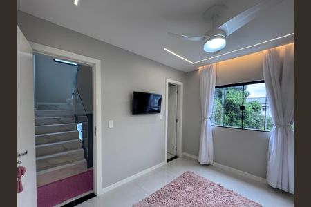 Casa de condomínio à venda com 217m², 3 quartos e 1 vagaSuíte 2