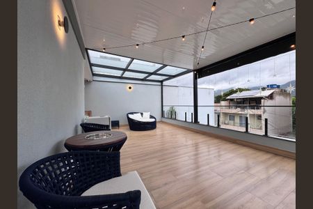 Casa de condomínio à venda com 217m², 3 quartos e 1 vagaTerraço