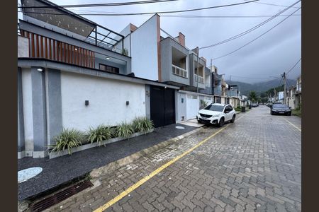 Casa de condomínio à venda com 217m², 3 quartos e 1 vagaFachada
