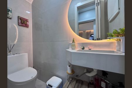 Casa de condomínio à venda com 217m², 3 quartos e 1 vagaLavabo