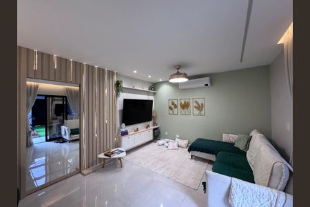 Casa de condomínio à venda com 217m², 3 quartos e 1 vagaSala