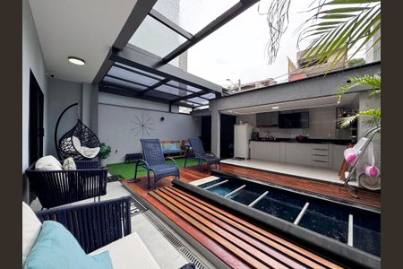 Casa de condomínio à venda com 217m², 3 quartos e 1 vagaÁrea externa