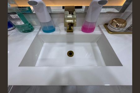 Casa de condomínio à venda com 217m², 3 quartos e 1 vagaSuíte 1 - Banheiro