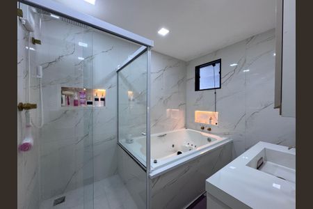 Casa de condomínio à venda com 217m², 3 quartos e 1 vagaSuíte 1 - Banheiro