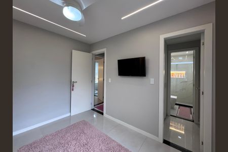 Casa de condomínio à venda com 217m², 3 quartos e 1 vagaSuíte 2