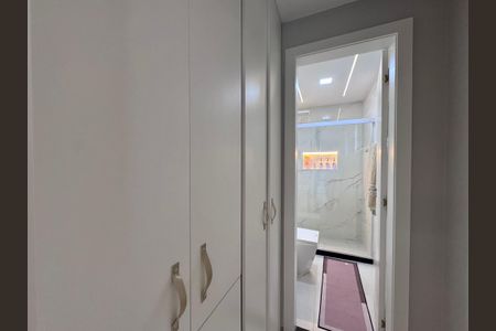 Casa de condomínio à venda com 217m², 3 quartos e 1 vagaSuíte 2