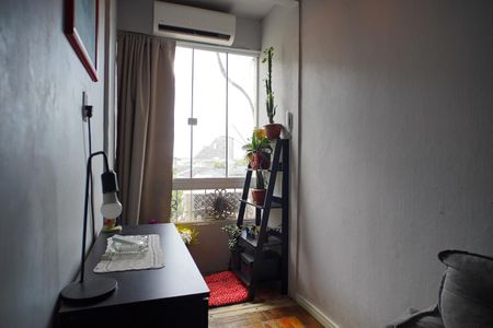 Sala de apartamento à venda com 3 quartos, 90m² em Floresta, Porto Alegre