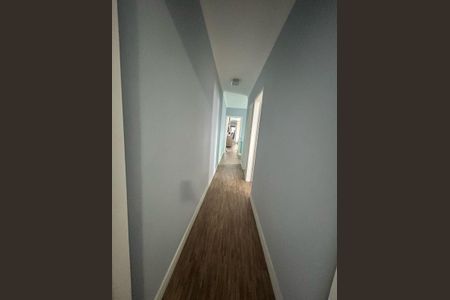 Casa à venda com 190m², 3 quartos e 2 vagasCorredor