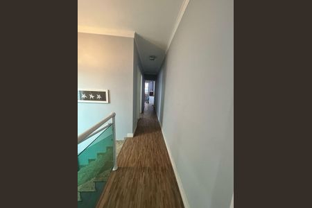 Corredor de casa à venda com 3 quartos, 190m² em Vila Pires, Santo André