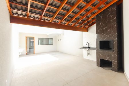 Casa à venda com 130m², 3 quartos e 2 vagasChurrasqueira - Área de Serviço