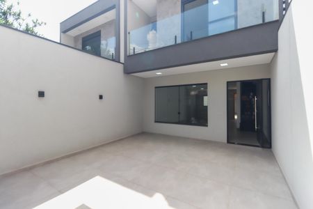 Casa à venda com 130m², 3 quartos e 2 vagasGaragem