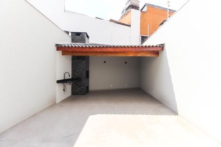 Casa à venda com 130m², 3 quartos e 2 vagasChurrasqueira - Área de Serviço