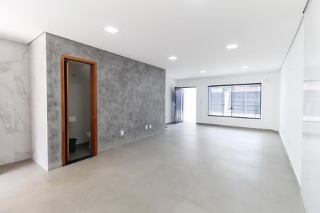 Casa à venda com 130m², 3 quartos e 2 vagasSala - Cozinha