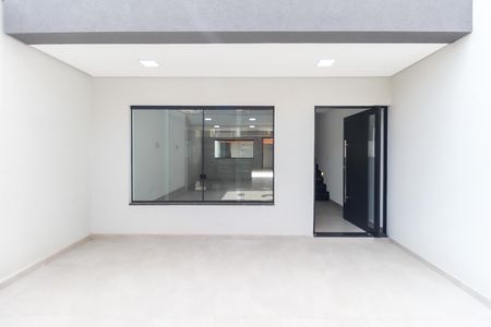 Casa à venda com 130m², 3 quartos e 2 vagasGaragem