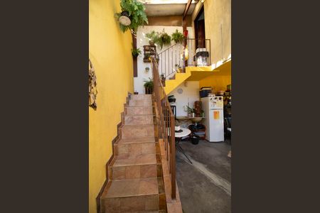 Casa à venda com 162m², 3 quartos e 4 vagas Casa à venda com 162m², 3 quartos e 4 vagasEscada - Externa