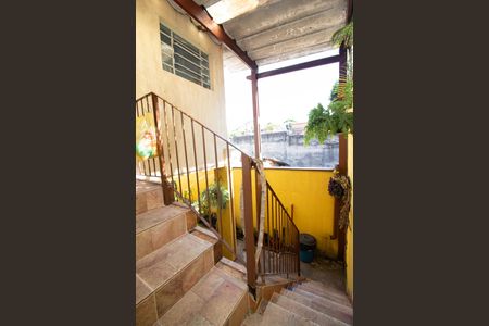 Casa à venda com 162m², 3 quartos e 4 vagas Casa à venda com 162m², 3 quartos e 4 vagasEscada - Externa