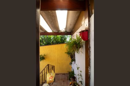 Casa à venda com 162m², 3 quartos e 4 vagas Casa à venda com 162m², 3 quartos e 4 vagasEscada - Externa