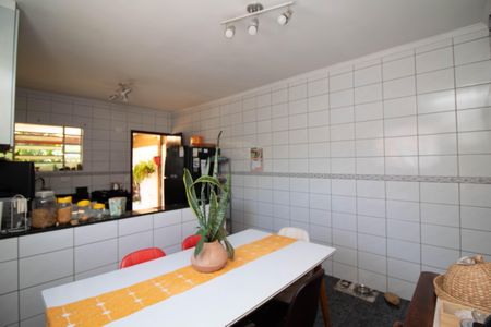 Casa à venda com 162m², 3 quartos e 4 vagas Casa à venda com 162m², 3 quartos e 4 vagasCozinha