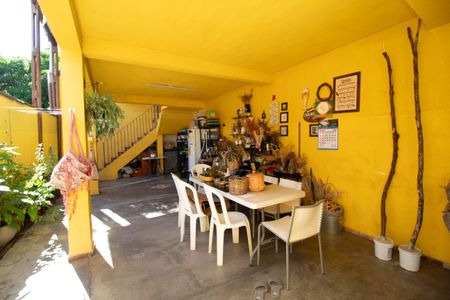 Casa à venda com 162m², 3 quartos e 4 vagas Casa à venda com 162m², 3 quartos e 4 vagasÁrea externa