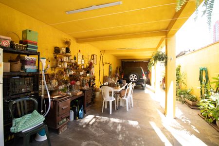 Casa à venda com 162m², 3 quartos e 4 vagas Casa à venda com 162m², 3 quartos e 4 vagasÁrea externa