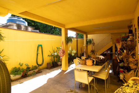 Casa à venda com 162m², 3 quartos e 4 vagas Casa à venda com 162m², 3 quartos e 4 vagasÁrea externa