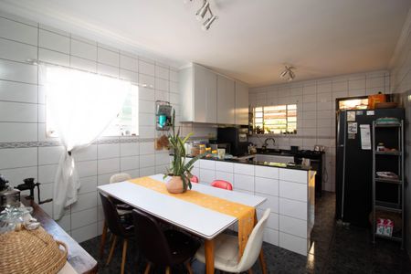 Casa à venda com 162m², 3 quartos e 4 vagas Casa à venda com 162m², 3 quartos e 4 vagasCozinha