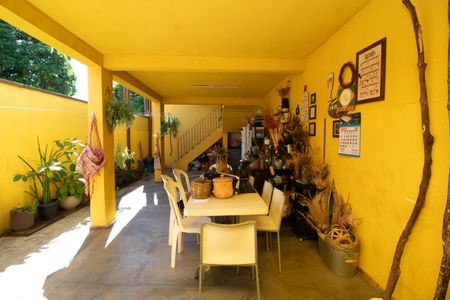 Casa à venda com 162m², 3 quartos e 4 vagas Casa à venda com 162m², 3 quartos e 4 vagasÁrea externa