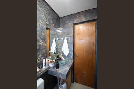 Casa à venda com 162m², 3 quartos e 4 vagas Casa à venda com 162m², 3 quartos e 4 vagasBanheiro 1