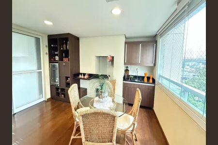 Apartamento à venda com 206m², 3 quartos e 3 vagas