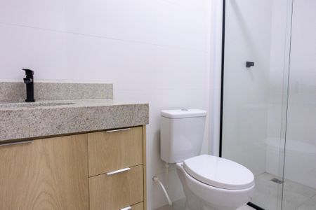 Apartamento para alugar com 101m², 2 quartos e 2 vagas Apartamento para alugar com 101m², 2 quartos e 2 vagasBanheiro da Suíte