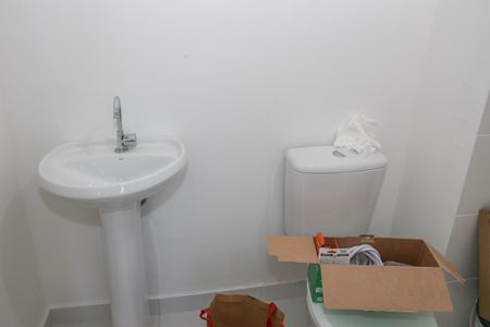 Banheiro da Suíte de apartamento para alugar com 1 quarto, 28m² em Parque Industrial Tomas Edson, São Paulo