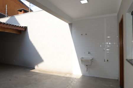 Casa à venda com 130m², 3 quartos e 2 vagasÁrea de Serviço