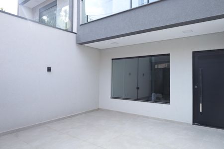 Casa à venda com 130m², 3 quartos e 2 vagasGaragem