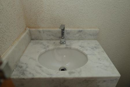 Casa à venda com 130m², 3 quartos e 2 vagasBanheiro 3 - Lavabo