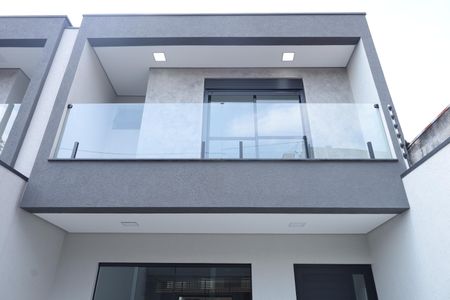 Casa à venda com 130m², 3 quartos e 2 vagasFachada interna do imóvel
