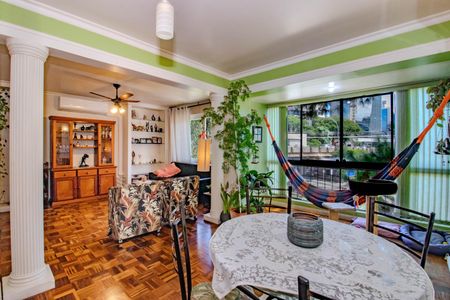 Sala de apartamento à venda com 3 quartos, 132m² em Petrópolis, Porto Alegre