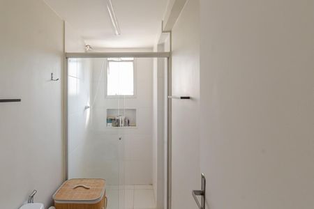Banheiro de kitnet/studio para alugar com 1 quarto, 36m² em Indianópolis, São Paulo