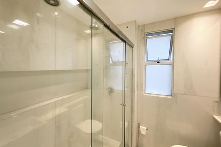 Apartamento para alugar com 303m², 4 quartos e 3 vagas Apartamento para alugar com 303m², 4 quartos e 3 vagasBanheiro da Suíte 1