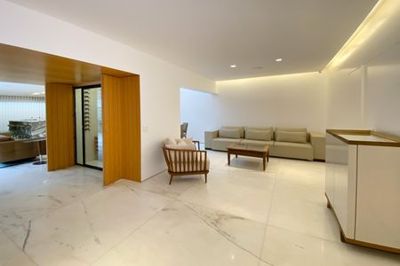 Apartamento para alugar com 303m², 4 quartos e 3 vagas Apartamento para alugar com 303m², 4 quartos e 3 vagasSala