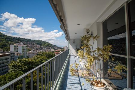 Apartamento à venda com 140m², 4 quartos e 2 vagas Apartamento à venda com 140m², 4 quartos e 2 vagasSala Varanda