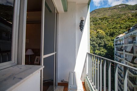 Apartamento à venda com 140m², 4 quartos e 2 vagas Apartamento à venda com 140m², 4 quartos e 2 vagasQuarto Suite Varanda