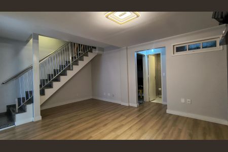 Sala de casa de condomínio para alugar com 3 quartos, 130m² em Recreio dos Bandeirantes, Rio de Janeiro