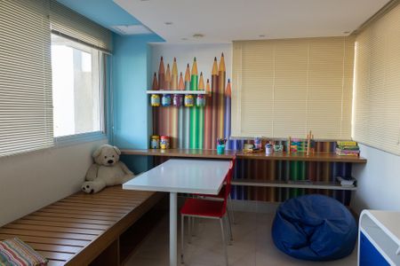 Apartamento para alugar com 74m², 2 quartos e 1 vagaÁrea comum